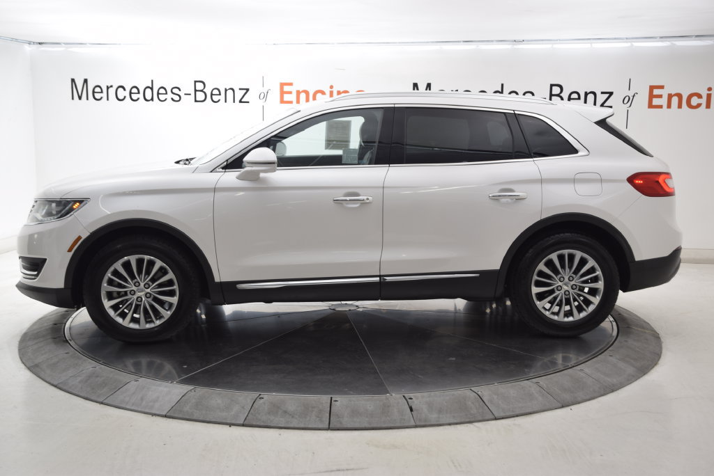 Used 2018 Lincoln MKX Select w/ Select Plus Package FWD image 3