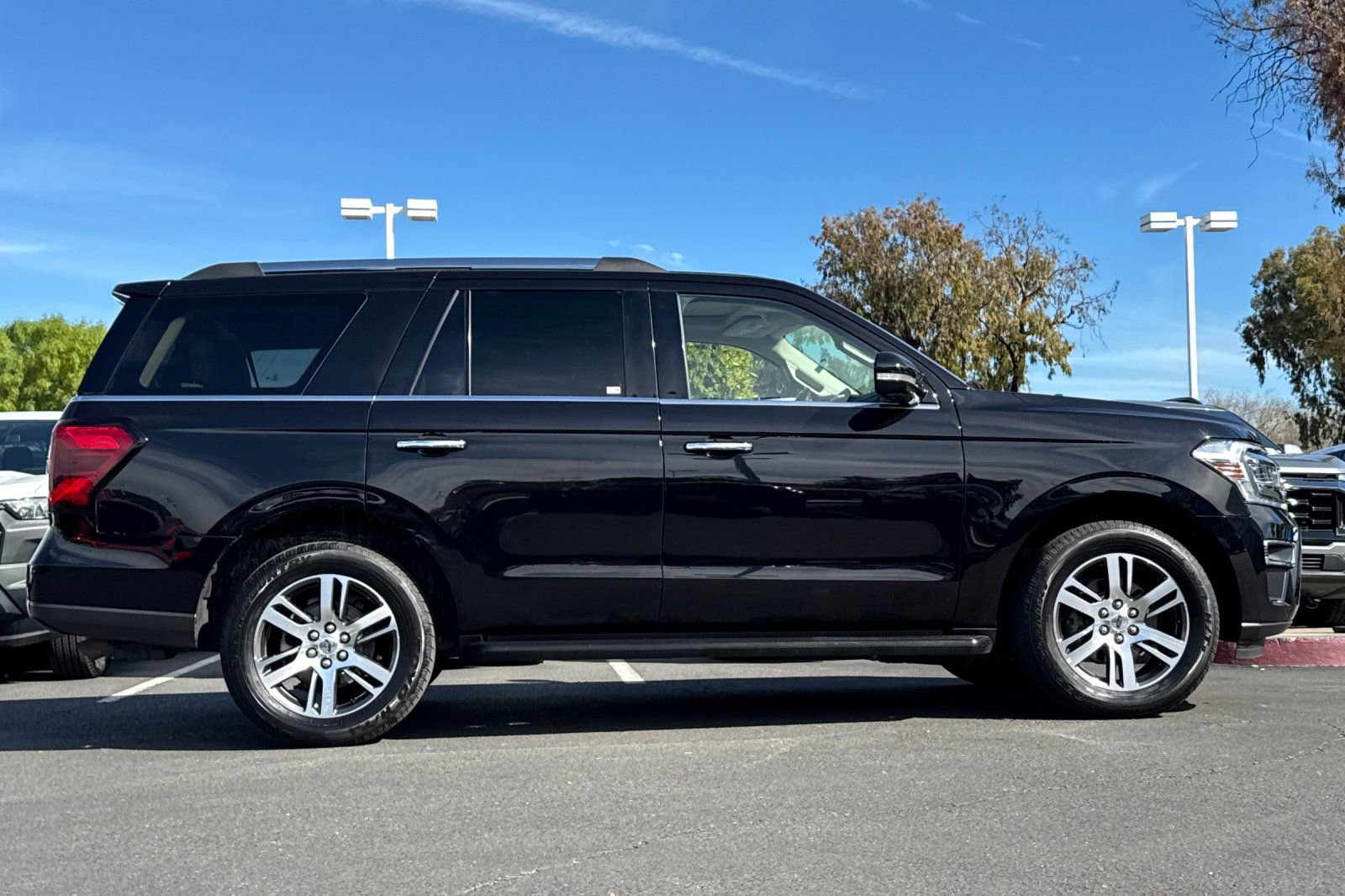 Used 2024 Ford Expedition Limited image 4