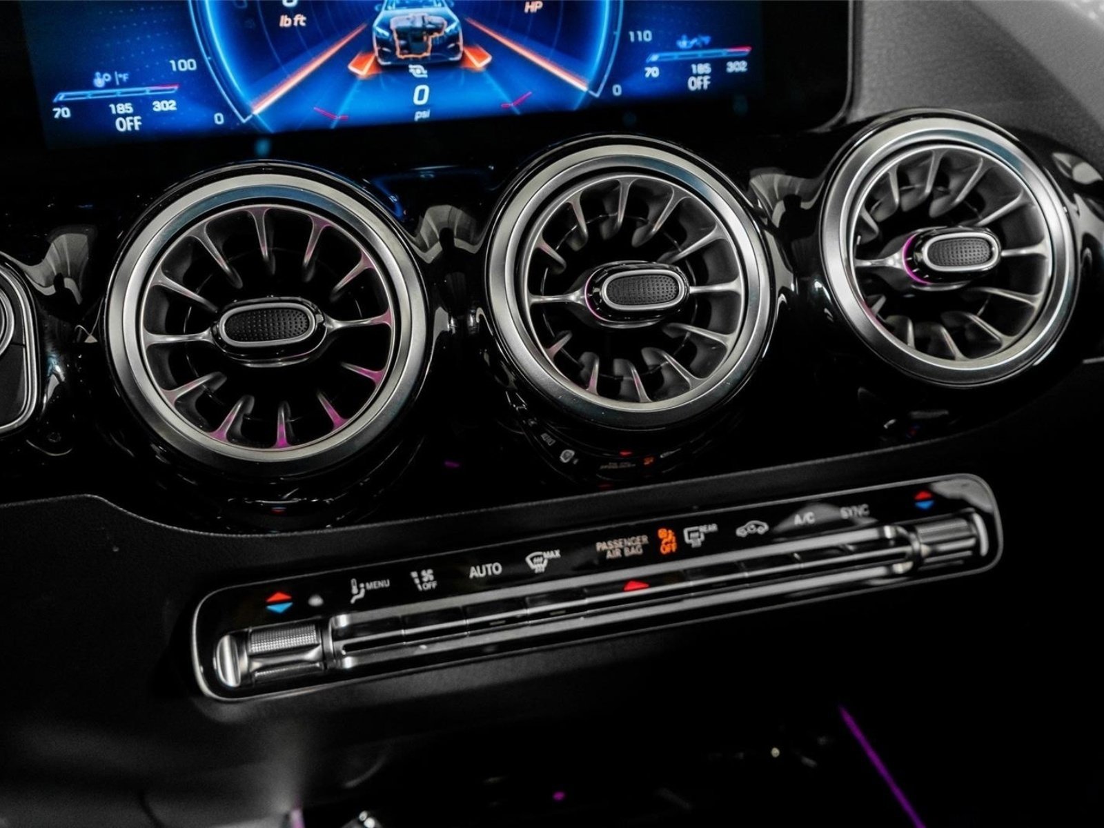 Used 2024 Mercedes-Benz GLA 35 AMG 4MATIC image 35