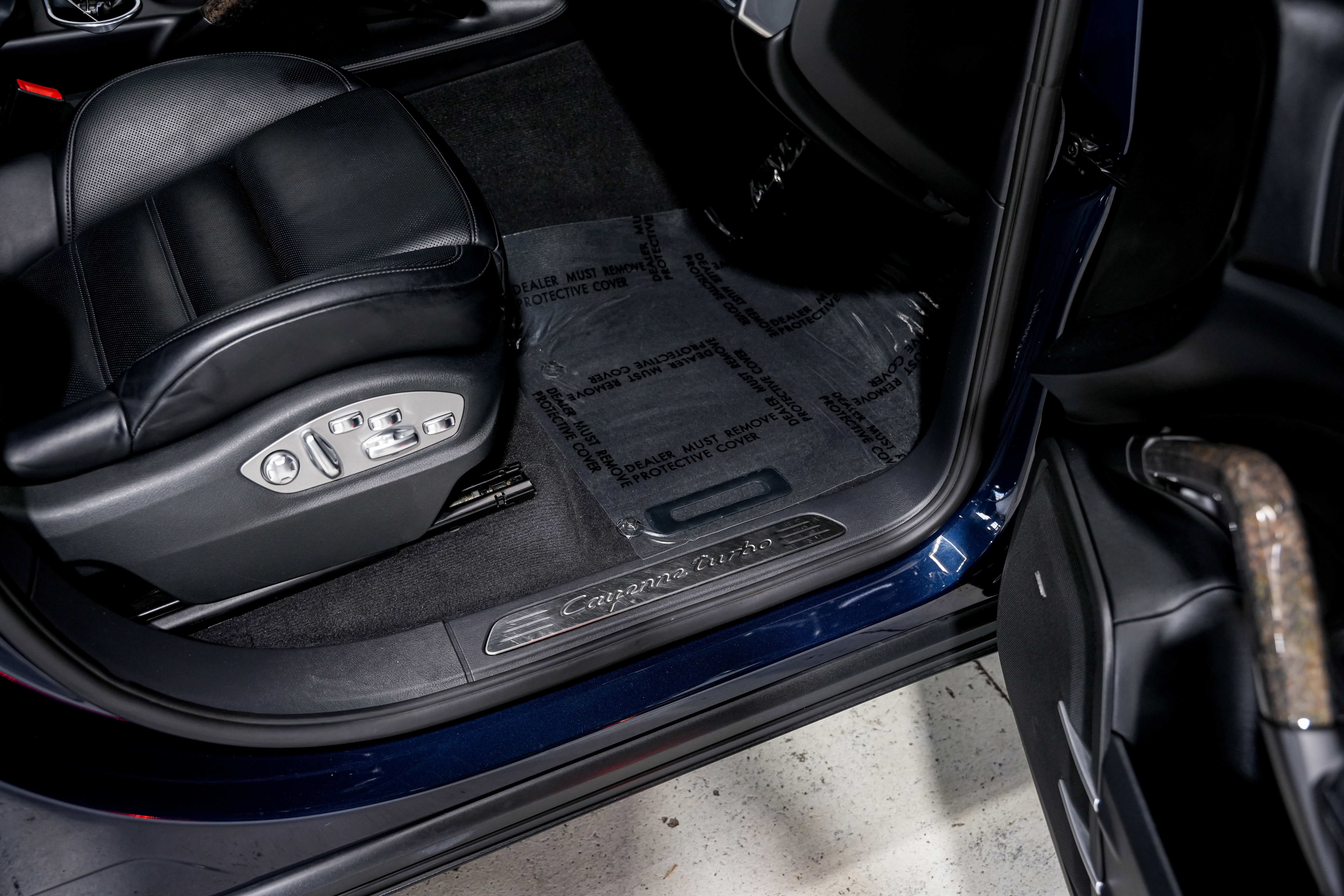 Used 2012 Porsche Cayenne Turbo image 26