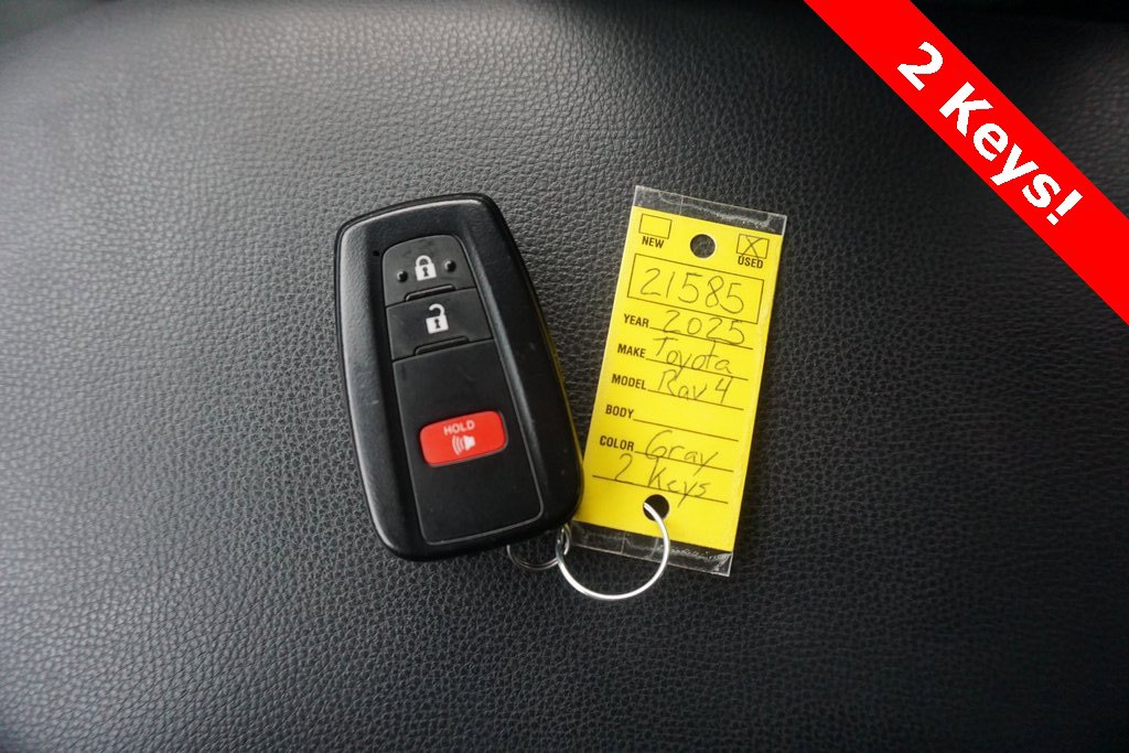 Used 2025 Toyota RAV4 SE image 29