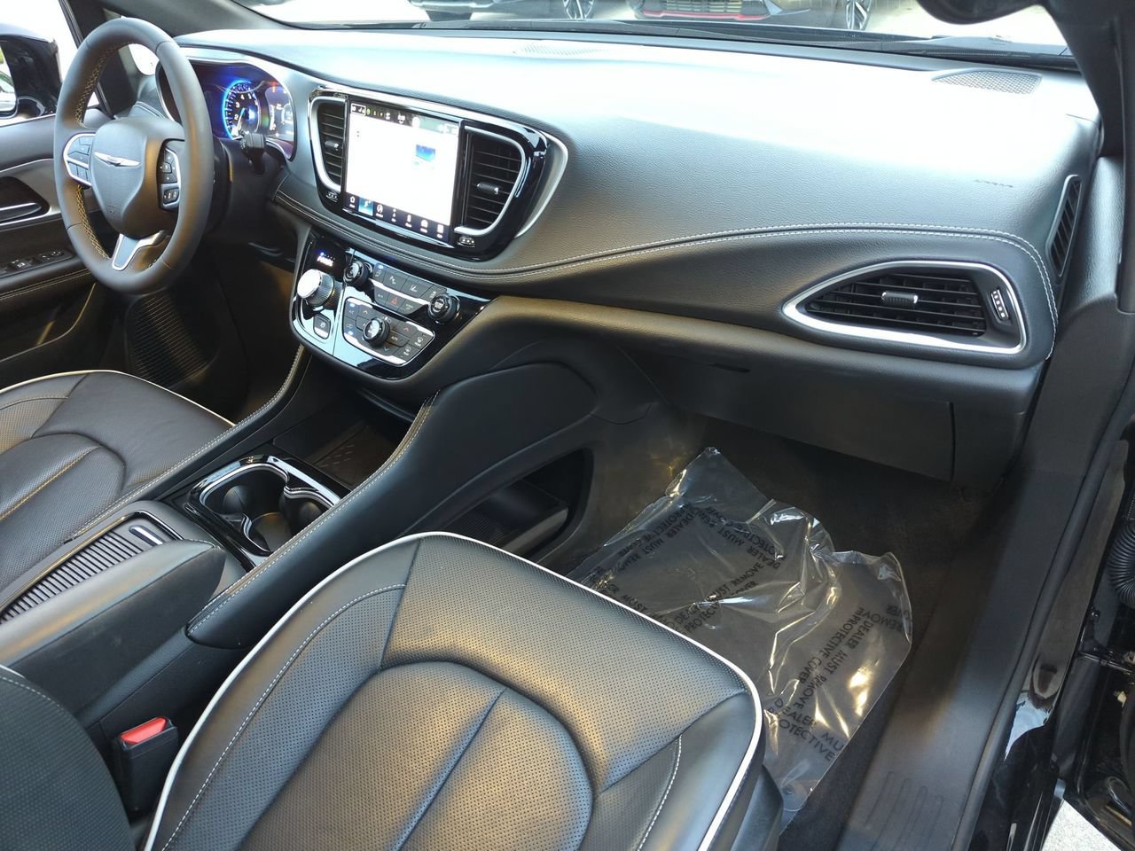 Used 2026 Chrysler Pacifica Limited FWD image 26
