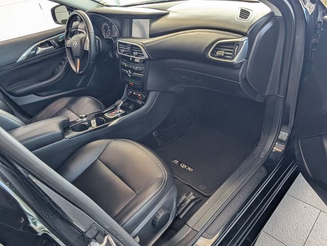 Used 2018 INFINITI QX30 image 16