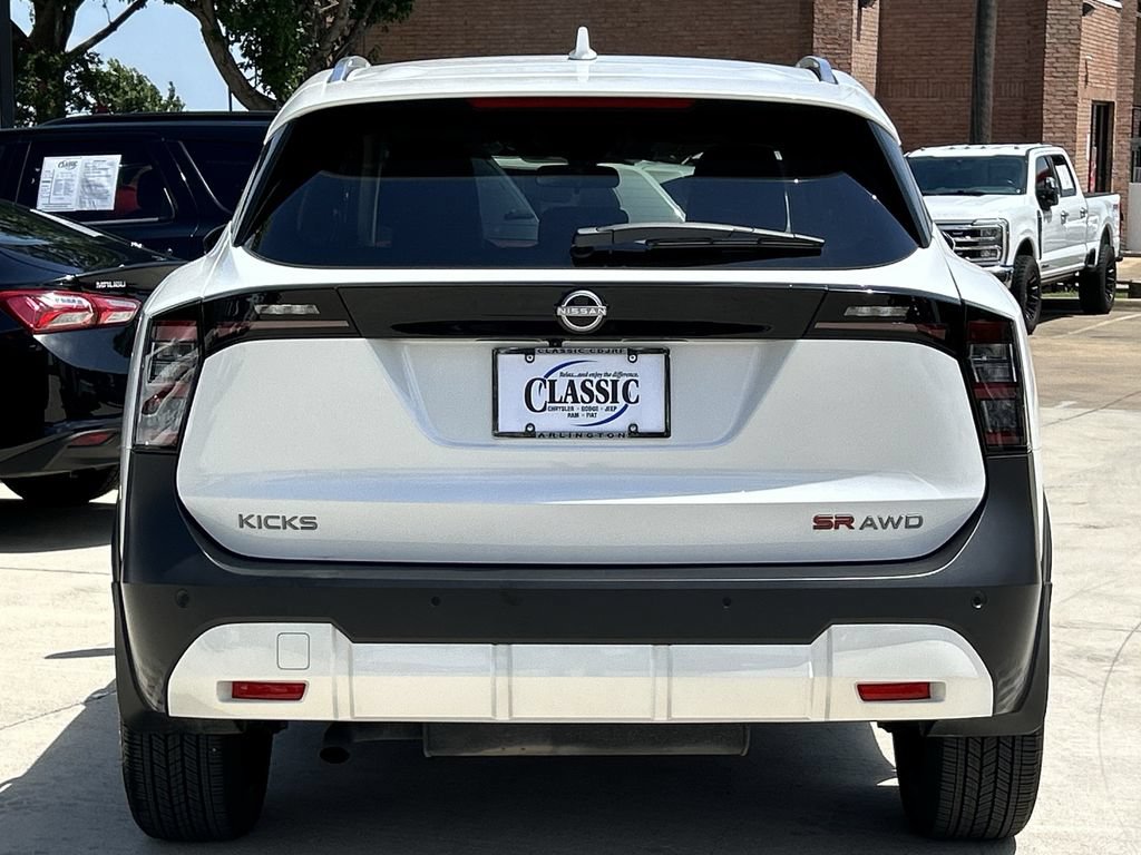 Used 2025 Nissan Kicks SR AWD/4WD image 5