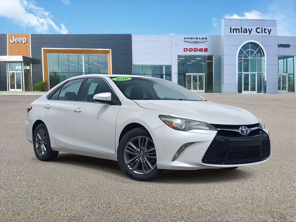Used 2016 Toyota Camry SE w/ Moonroof Package