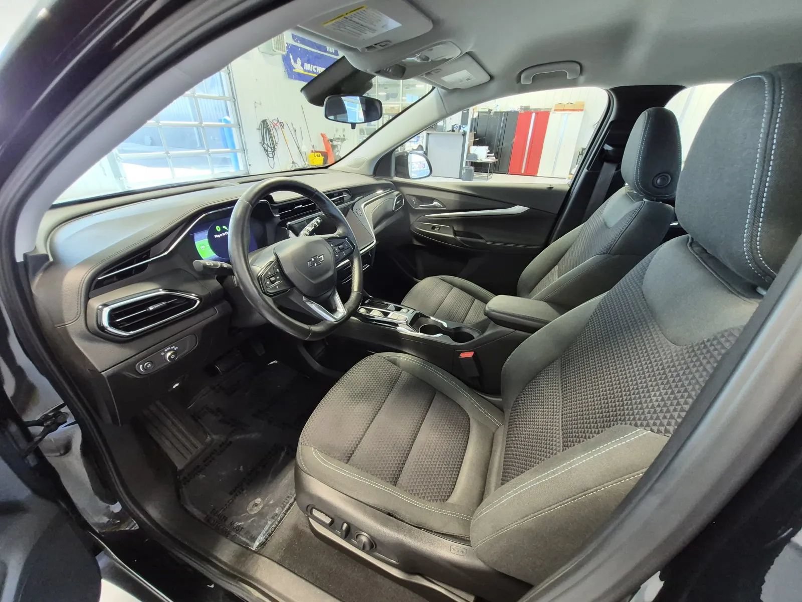 Used 2023 Chevrolet Bolt EUV LT w/ Comfort Package FWD image 9