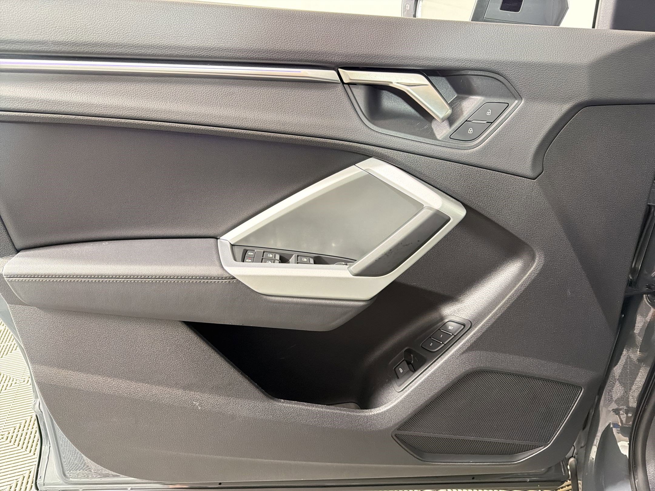 Used 2024 Audi Q3 2.0T Premium Plus w/ Premium Plus Package image 12