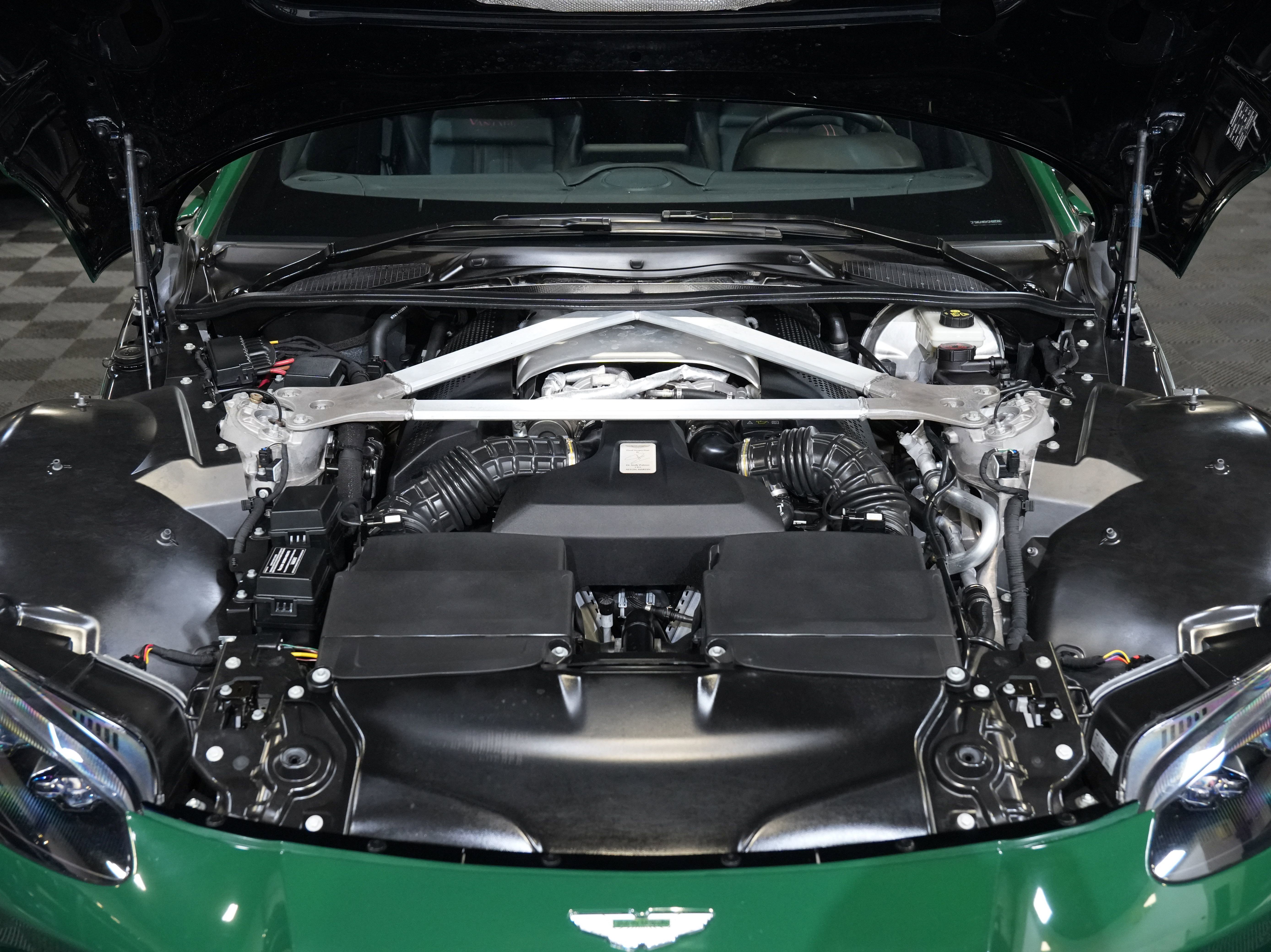 Used 2019 Aston Martin V8 Vantage Coupe RWD image 39