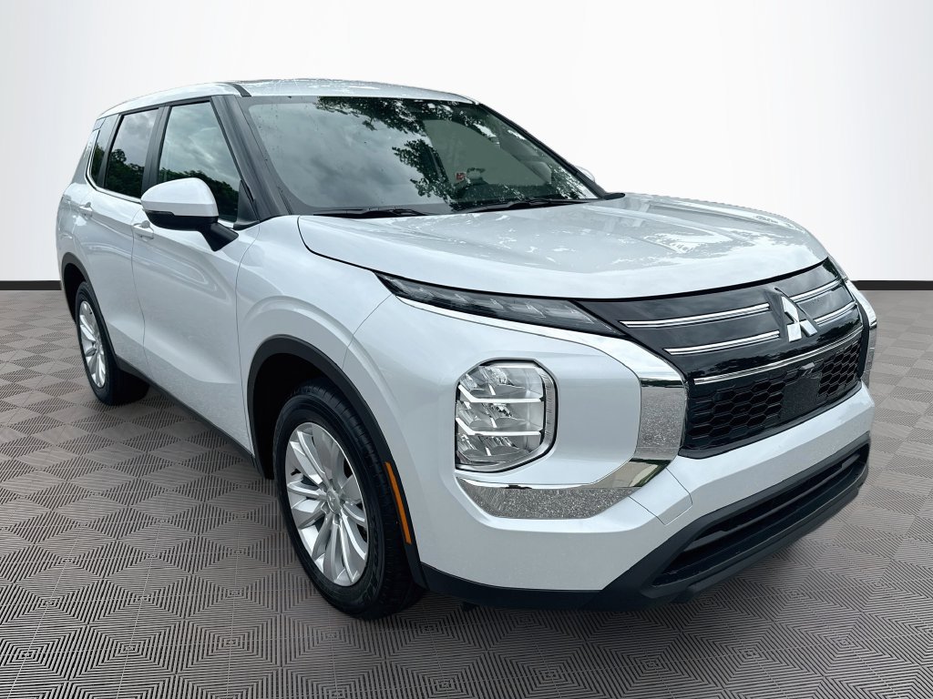 New 2026 Mitsubishi Outlander ES FWD image 3