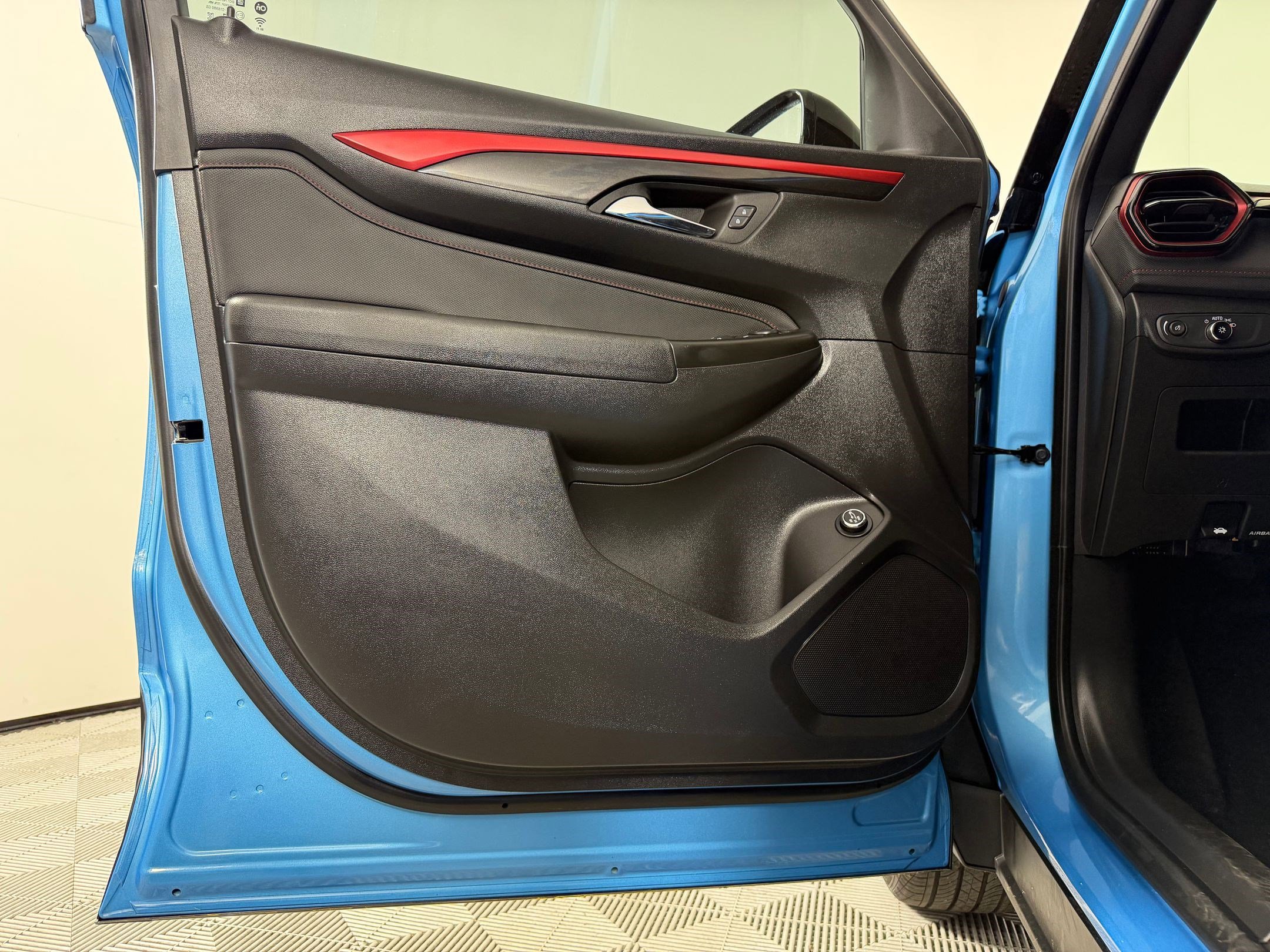 Used 2025 Chevrolet TrailBlazer RS w/ Convenience Package image 21