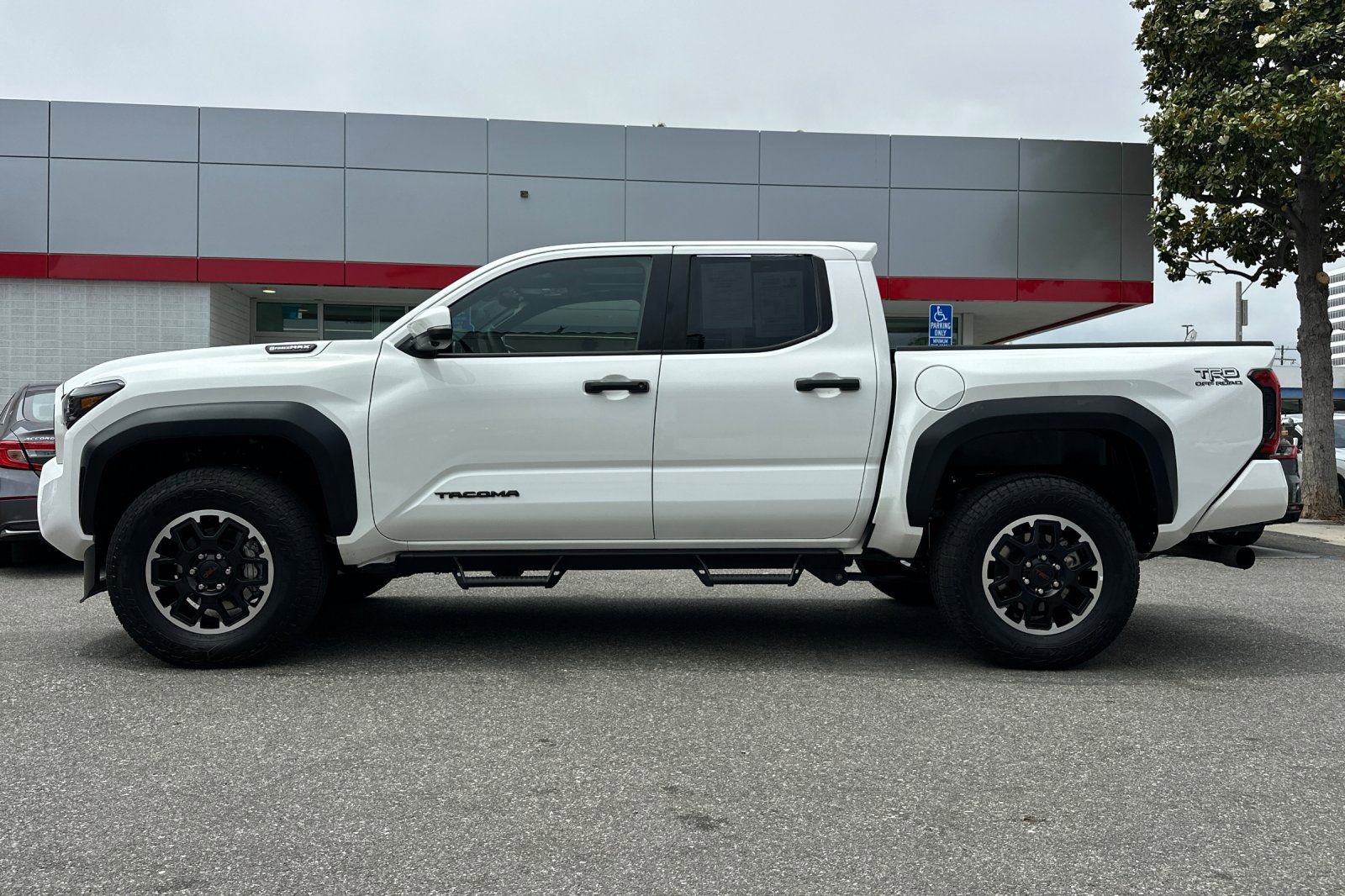 Certified 2025 Toyota Tacoma TRD Off-Road w/ TRD Off Road Premium Package AWD/4WD image 7