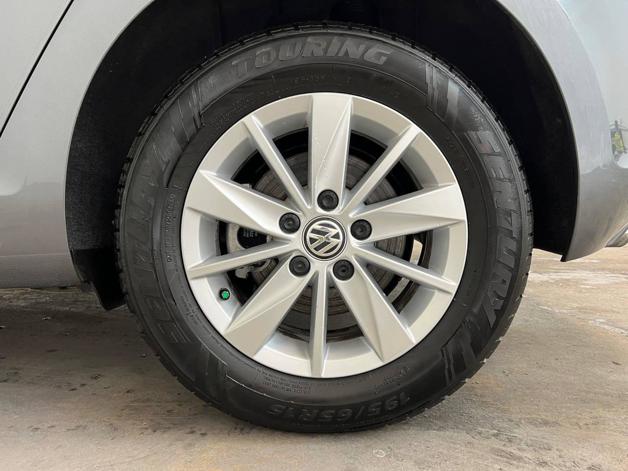 Used 2017 Volkswagen Golf S image 29