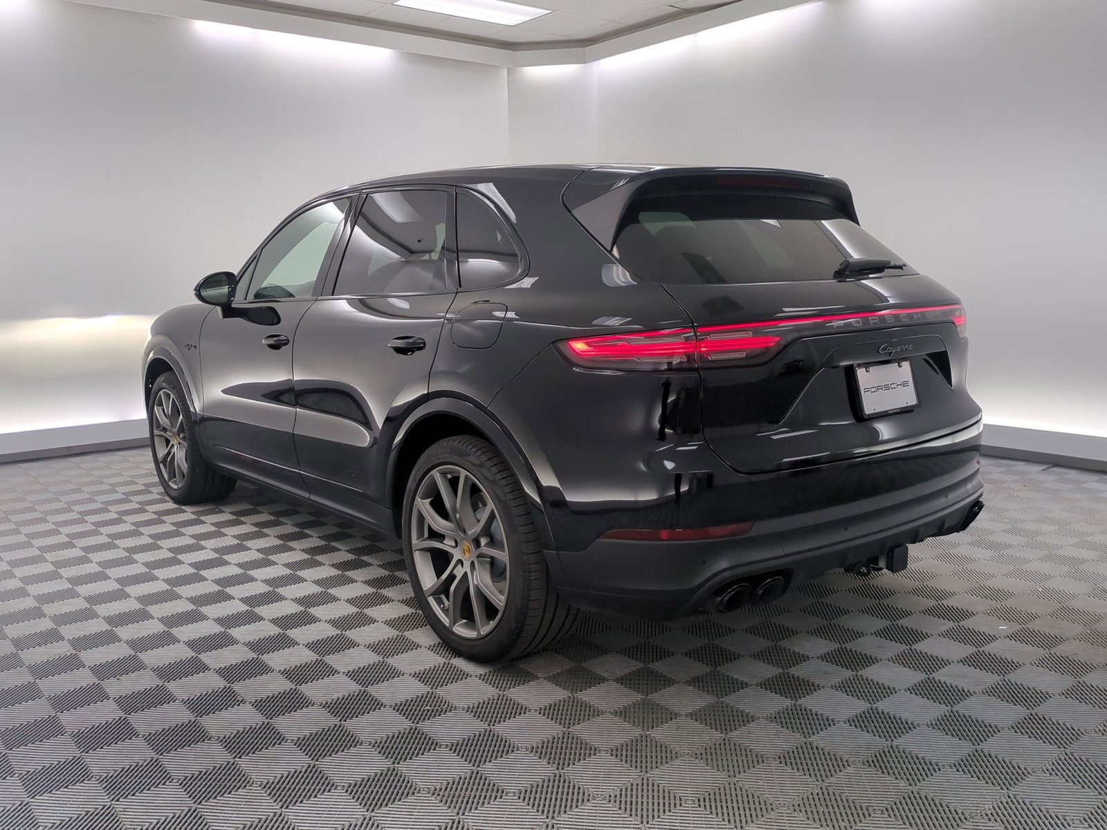 Certified 2023 Porsche Cayenne E-Hybrid video 3