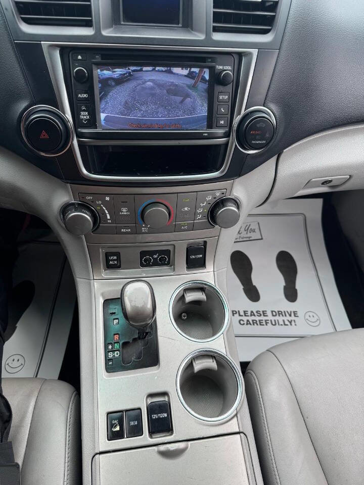 Used 2013 Toyota Highlander SE image 20