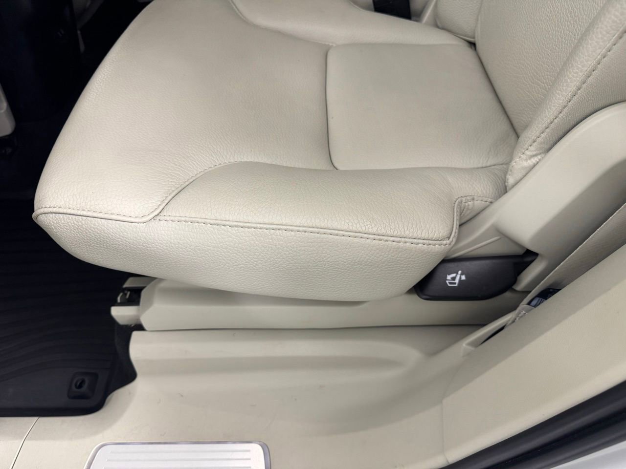 Used 2023 Volvo XC90 B6 Plus w/ Protection Package Premier image 21