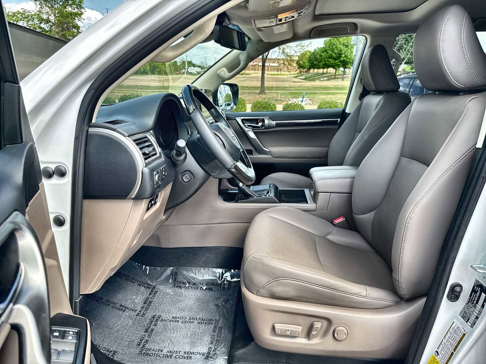 Used 2023 Lexus GX 460 Premium w/ Premium Package image 2