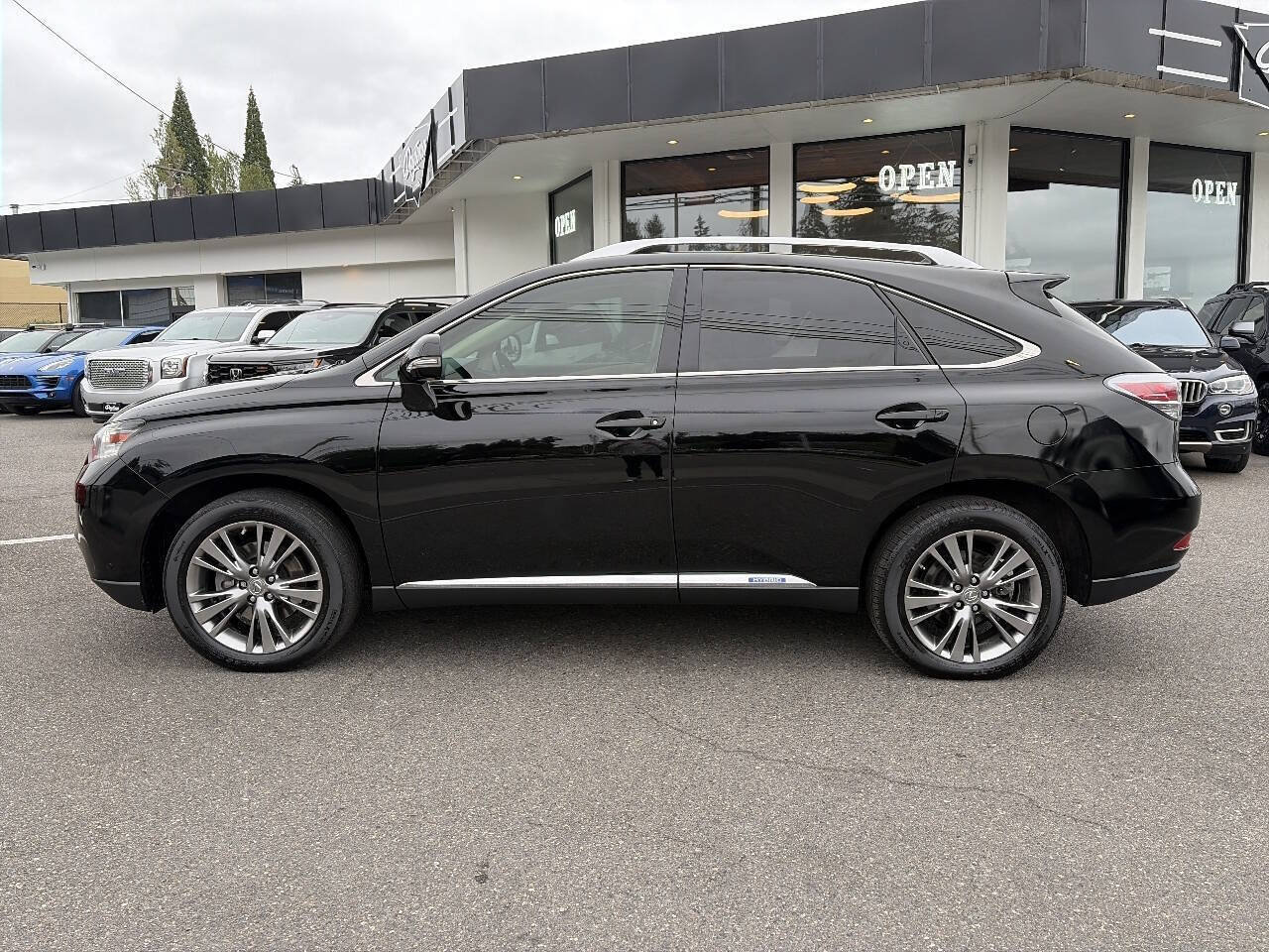 Used 2013 Lexus RX 450h AWD w/ Navigation Pkg image 2