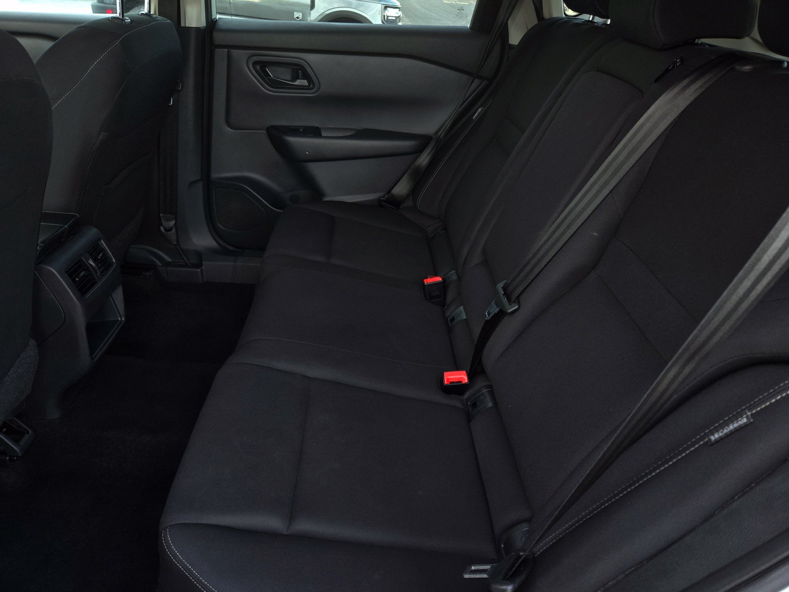 Used 2024 Nissan Rogue S FWD image 11