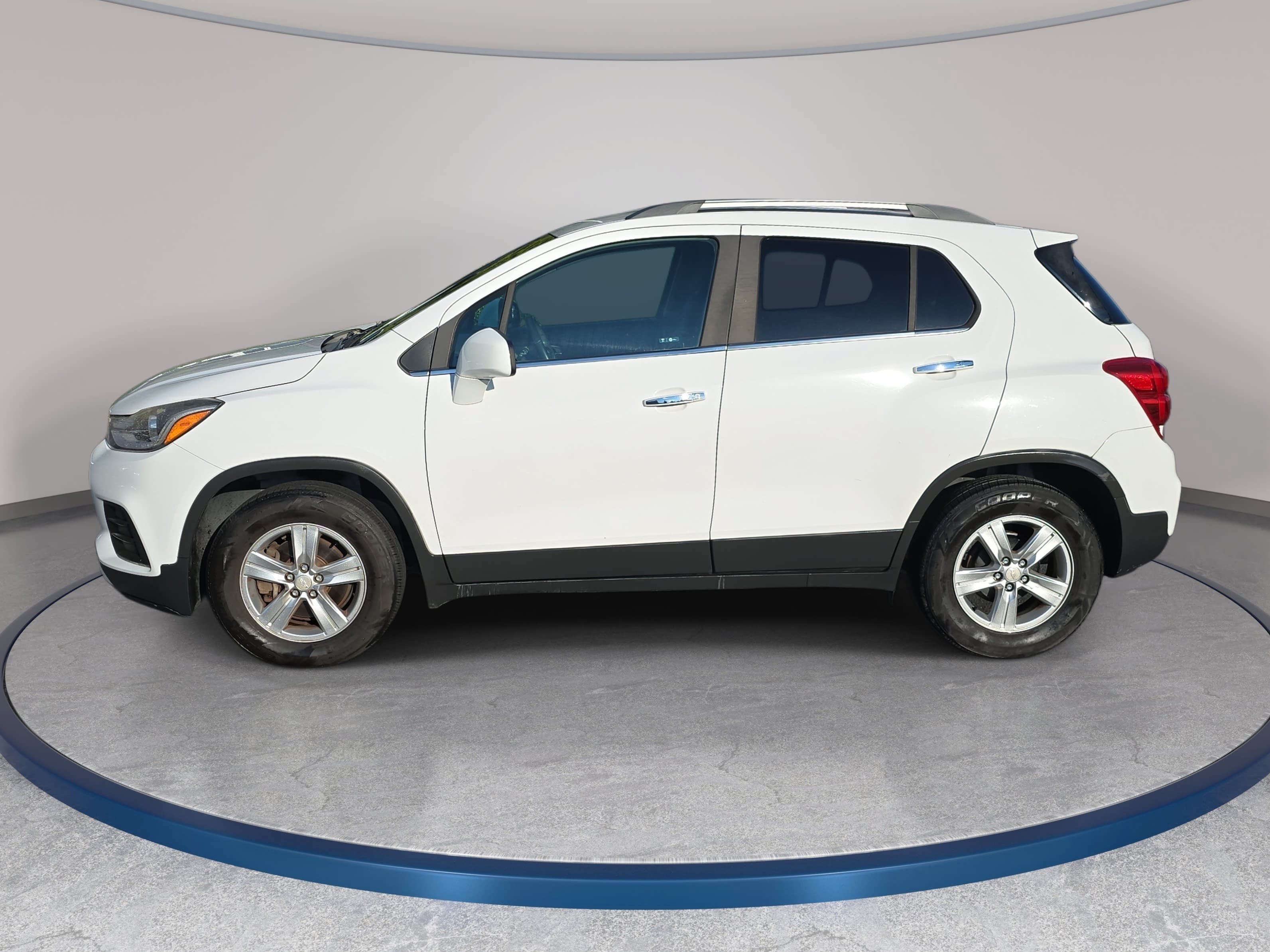 Used 2017 Chevrolet Trax LT w/ LT Convenience Package FWD image 8