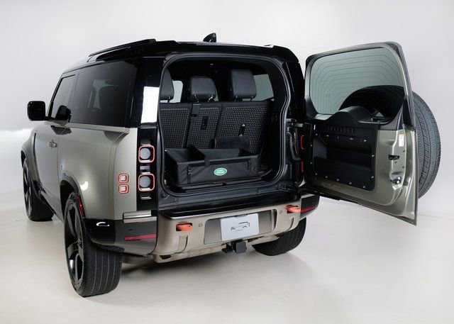 Used 2021 Land Rover Defender 90 X image 32