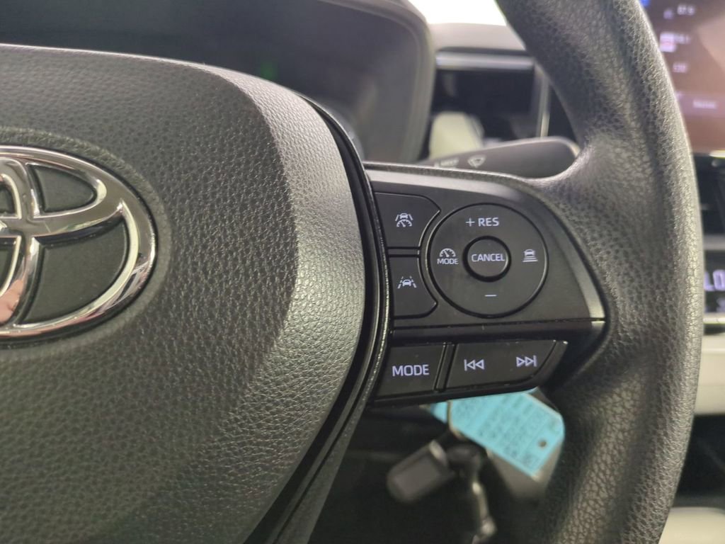 Used 2025 Toyota Corolla LE image 28