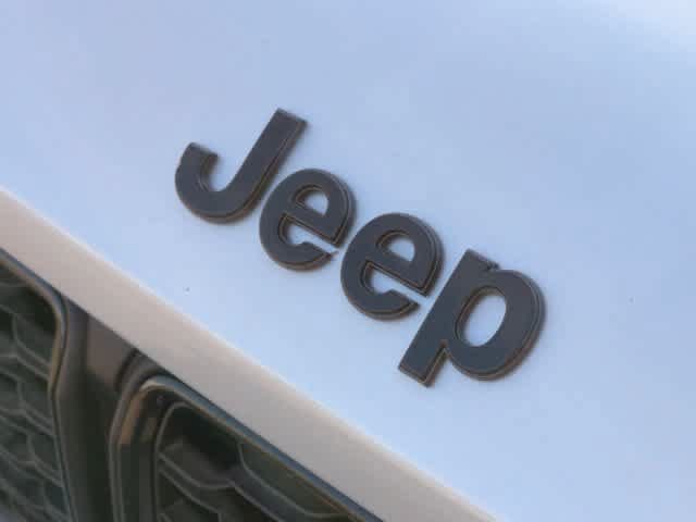 Certified 2024 Jeep Grand Cherokee L Altitude AWD/4WD image 12