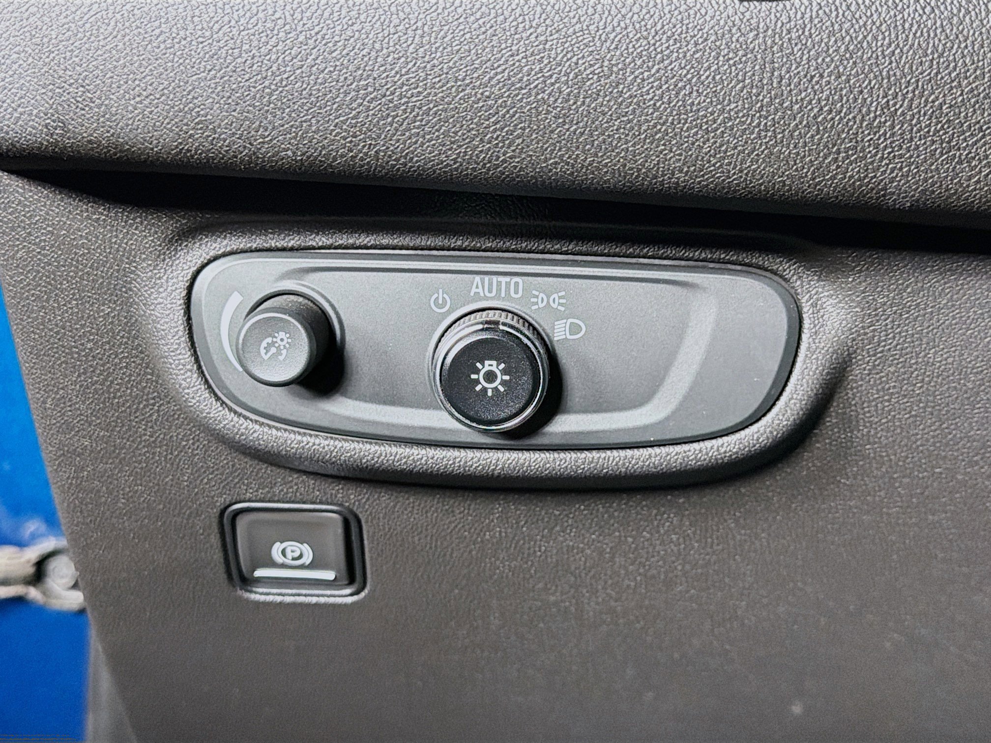 Used 2021 GMC Terrain SLE w/ Driver Convenience Package image 16