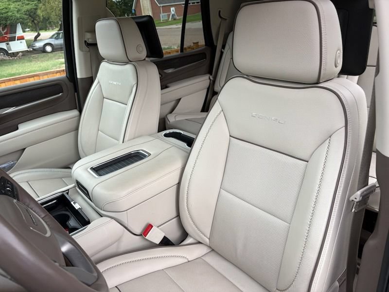 Used 2023 GMC Yukon Denali w/ Denali Reserve Package AWD/4WD image 9