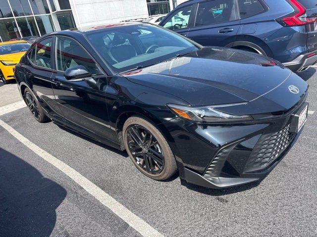 Used 2025 Toyota Camry SE w/ Convenience Package FWD image 3
