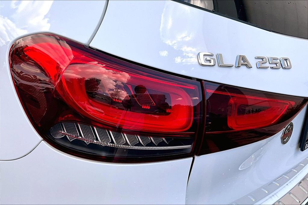 Certified 2023 Mercedes-Benz GLA 250 4MATIC image 32