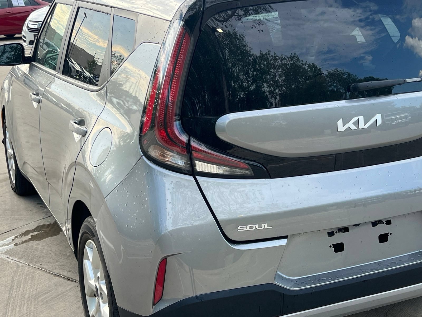 Used 2025 Kia Soul LX w/ LX Technology Package FWD image 12