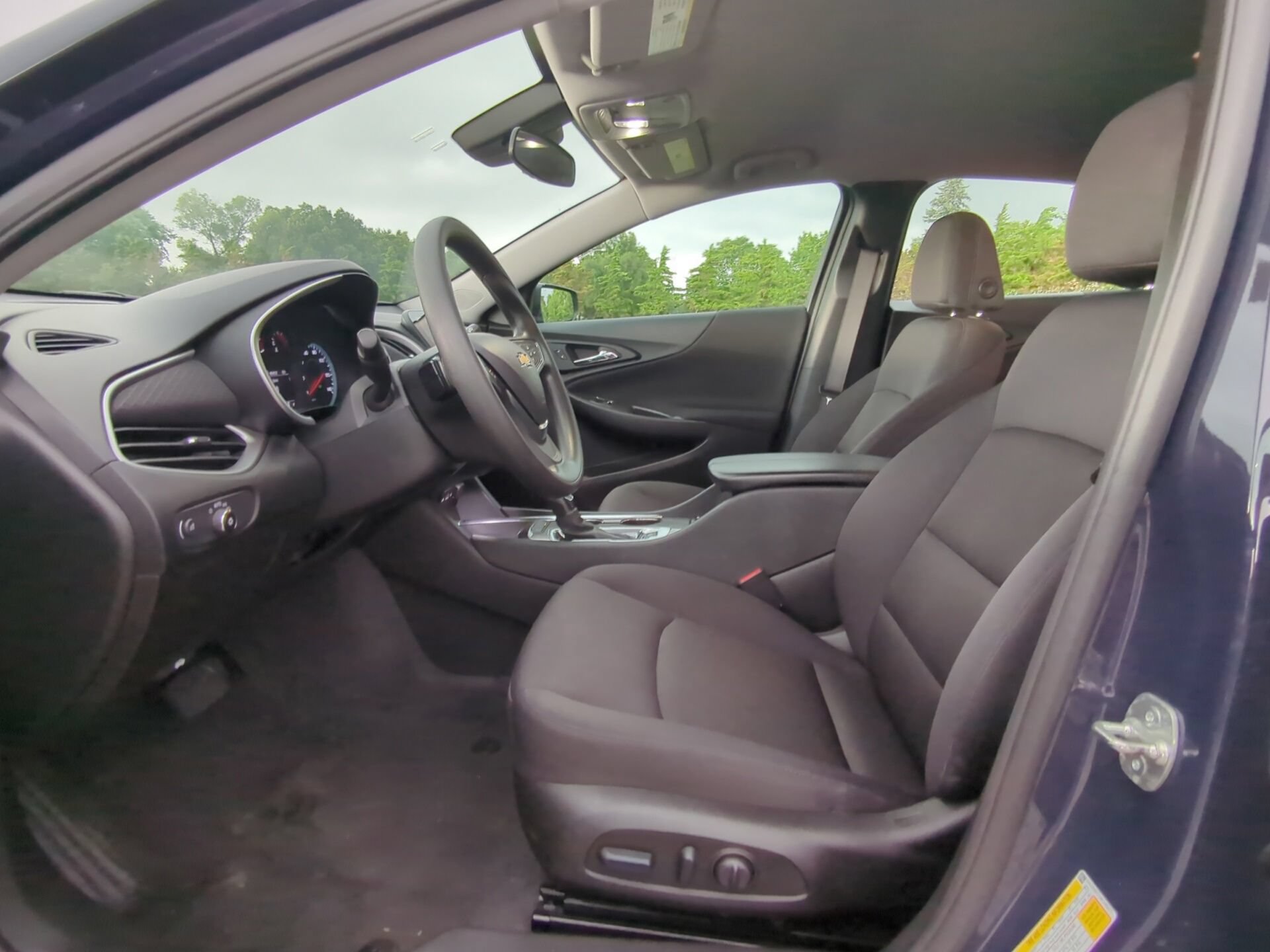 Used 2025 Chevrolet Malibu LT FWD image 16