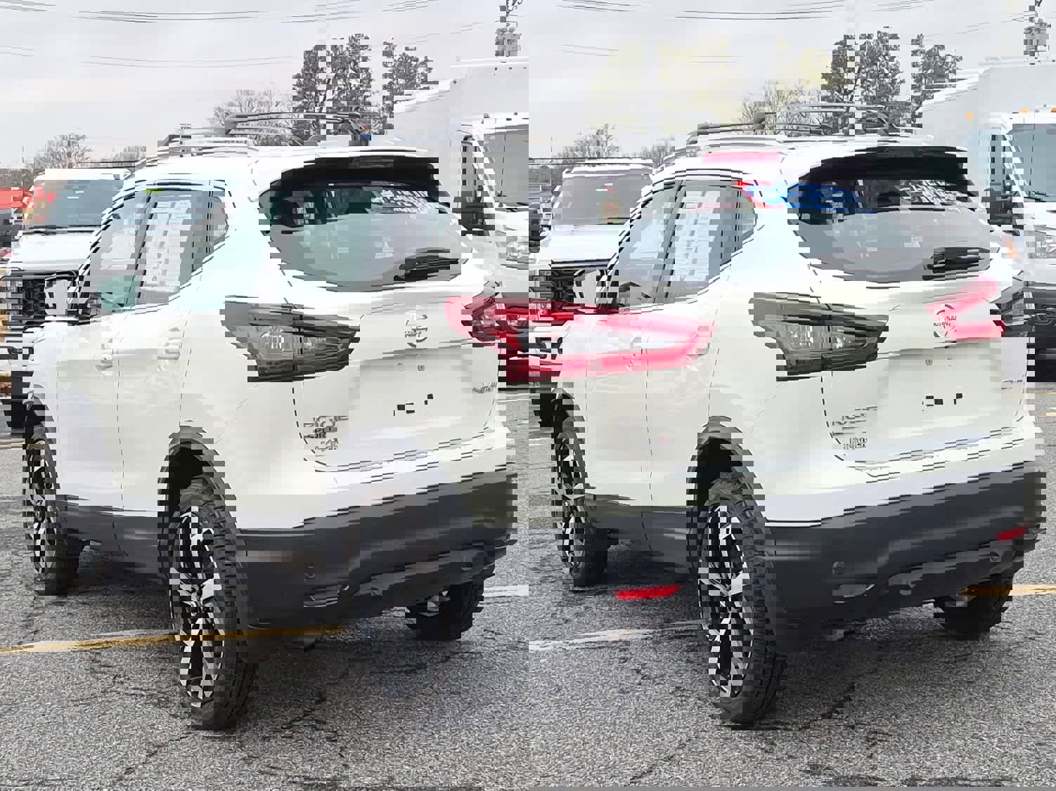 Used 2022 Nissan Rogue Sport SL image 4