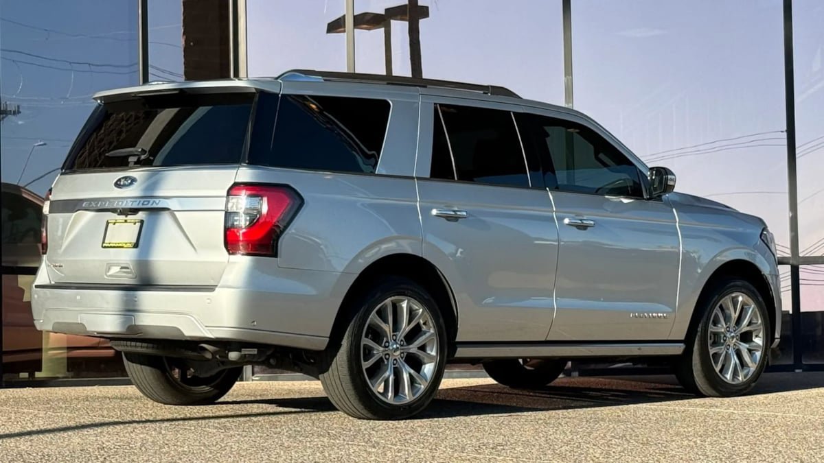 Used 2019 Ford Expedition Platinum image 12