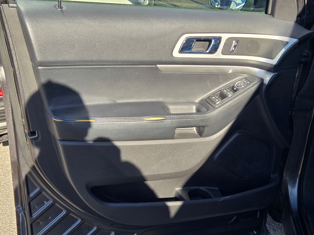 Used 2015 Ford Explorer XLT w/ Equipment Group 202A image 30