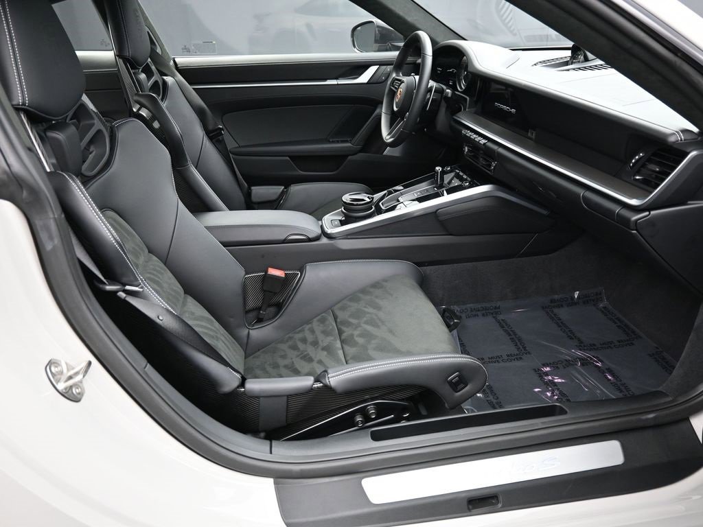 Used 2025 Porsche 911 Turbo S w/ Exterior Sport Package image 32