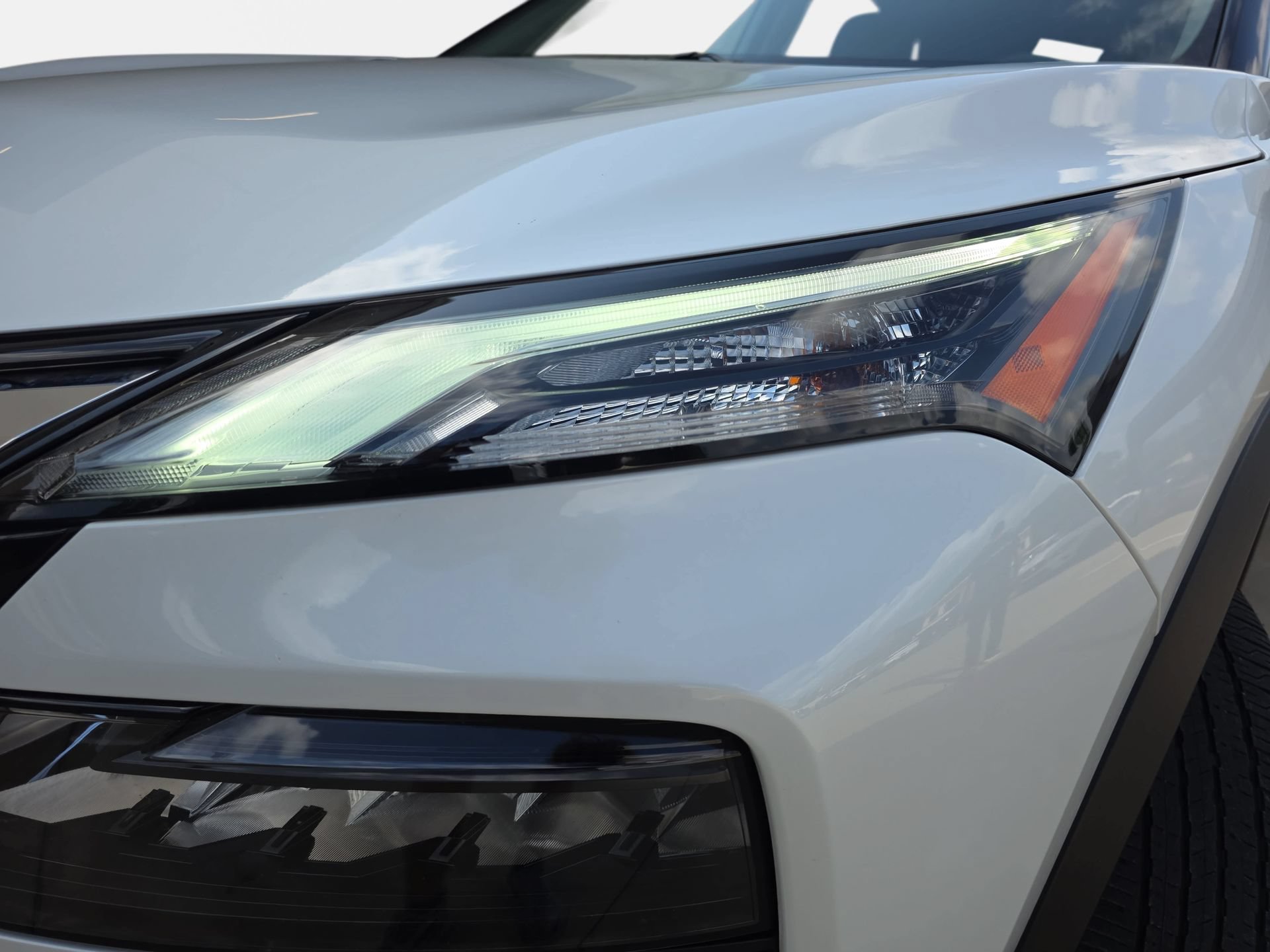 Used 2025 Nissan Rogue SL w/ SL Premium Package AWD/4WD image 30