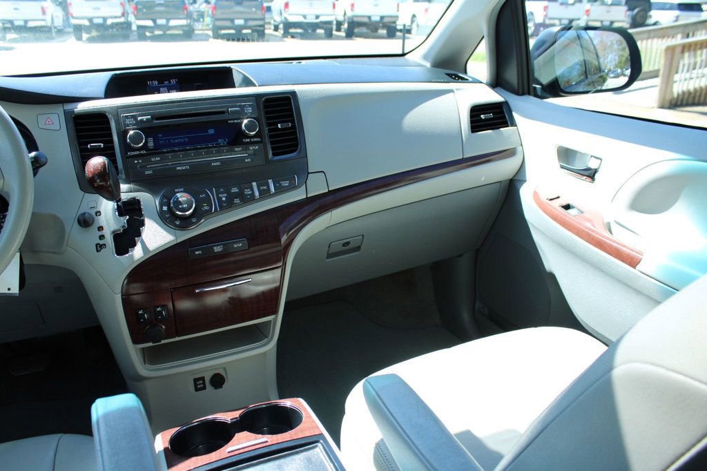 Used 2012 Toyota Sienna XLE image 35