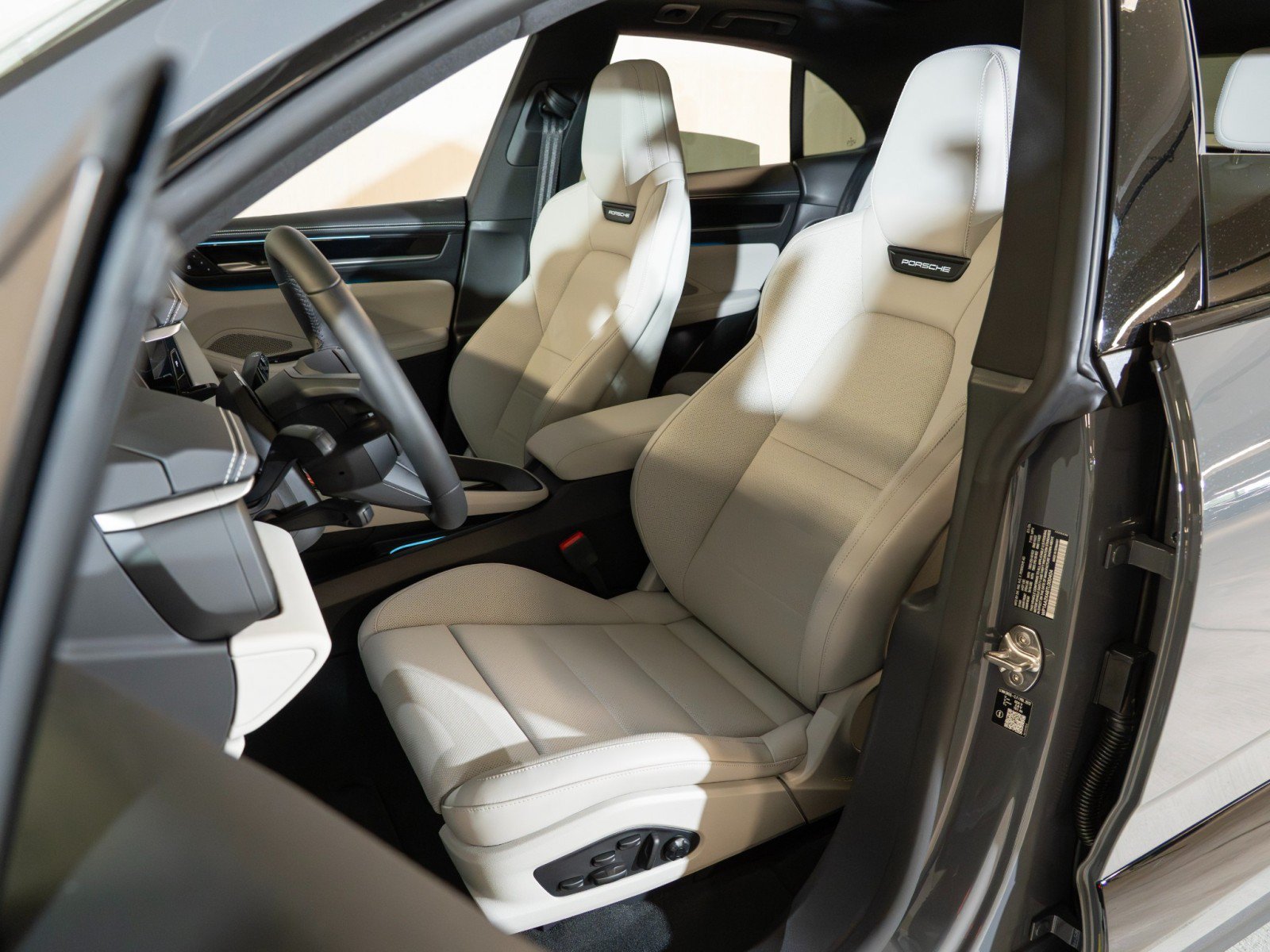 New 2026 Porsche Macan 4 Electric AWD/4WD image 5