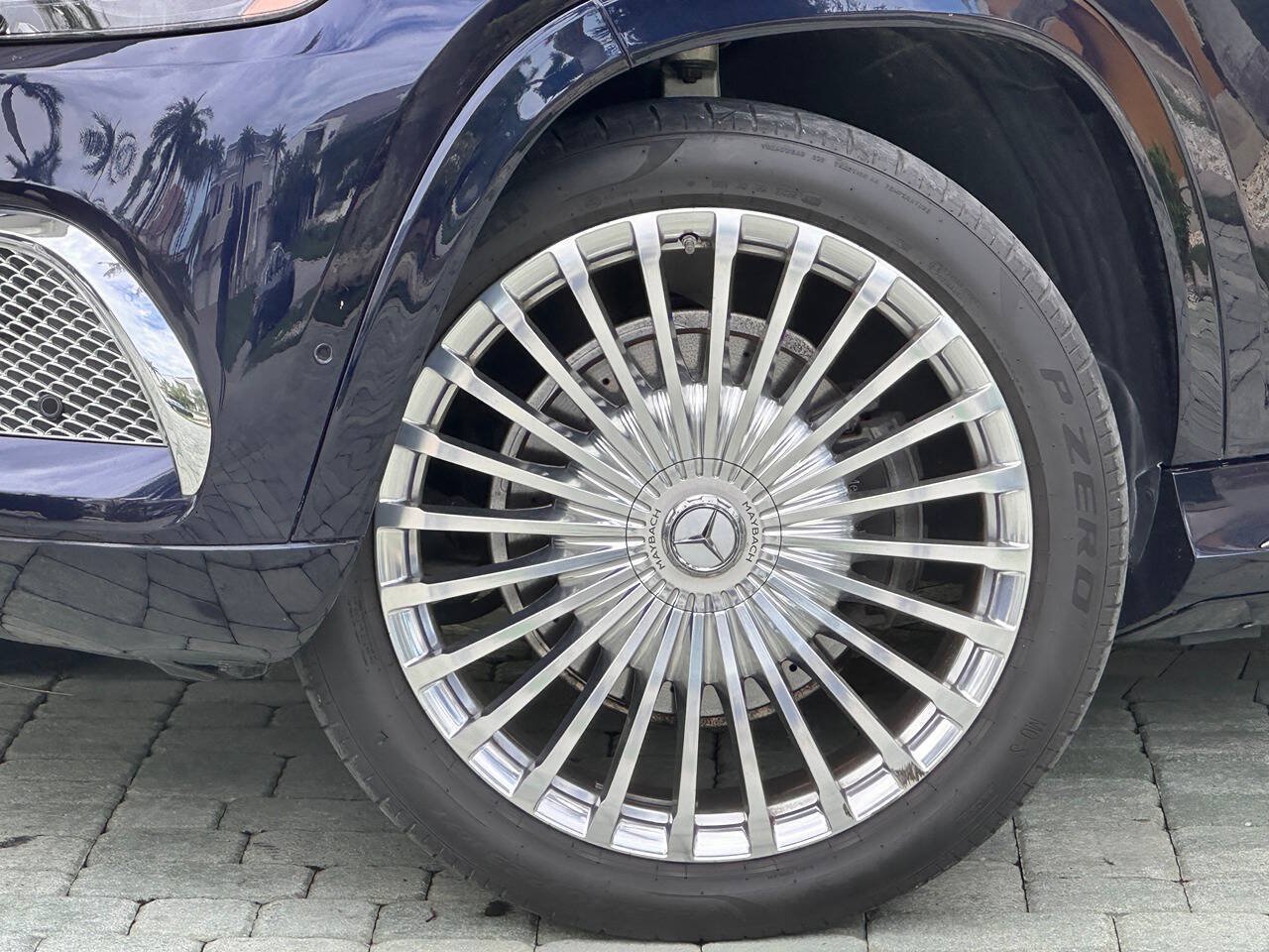 Used 2021 Mercedes-Benz Maybach GLS 600 4MATIC image 4
