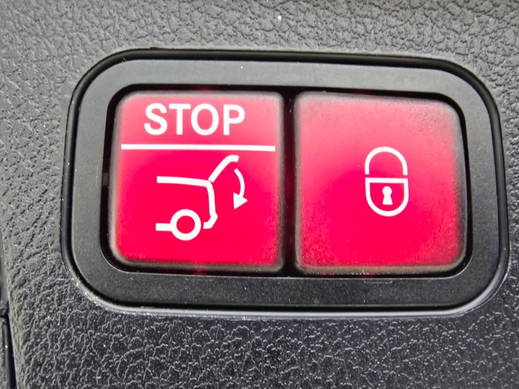 Used 2020 Mercedes-Benz GLE 350 4MATIC image 22