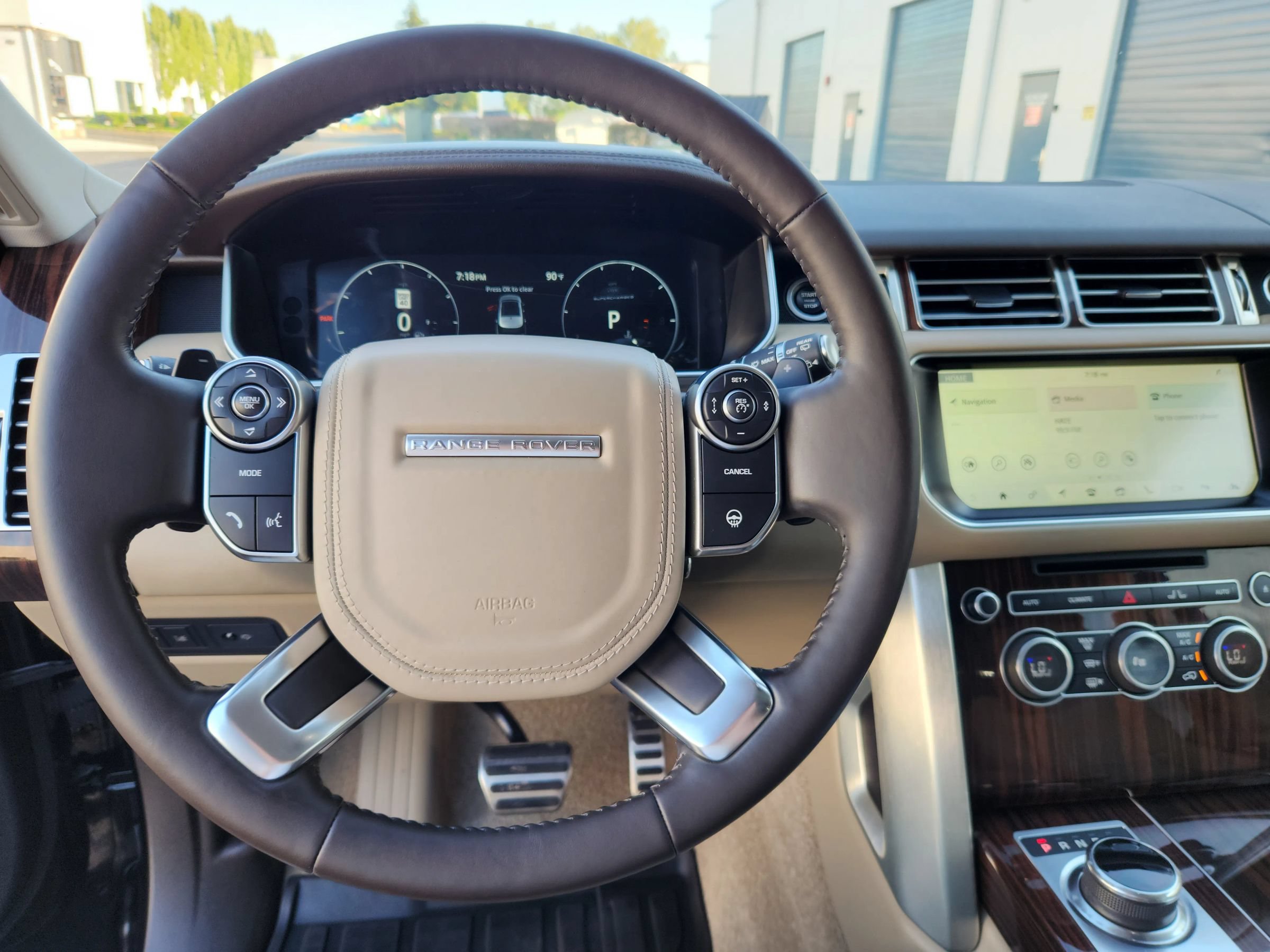 Used 2017 Land Rover Range Rover Supercharged AWD/4WD image 10