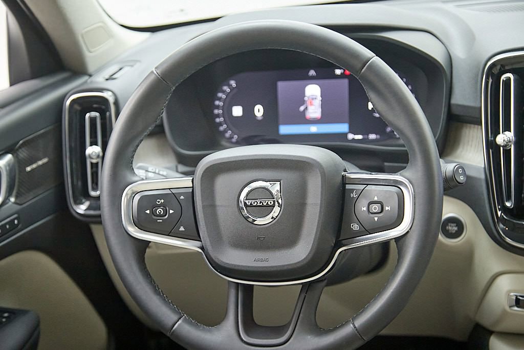Certified 2023 Volvo XC40 B5 Plus w/ Driver Assist Package image 28