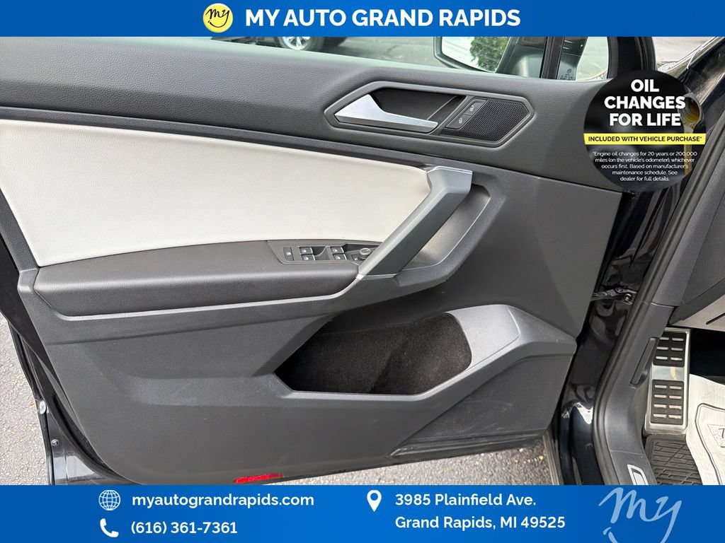 Used 2020 Volkswagen Tiguan SE R-Line w/ 3rd Row Seat Package AWD/4WD image 10