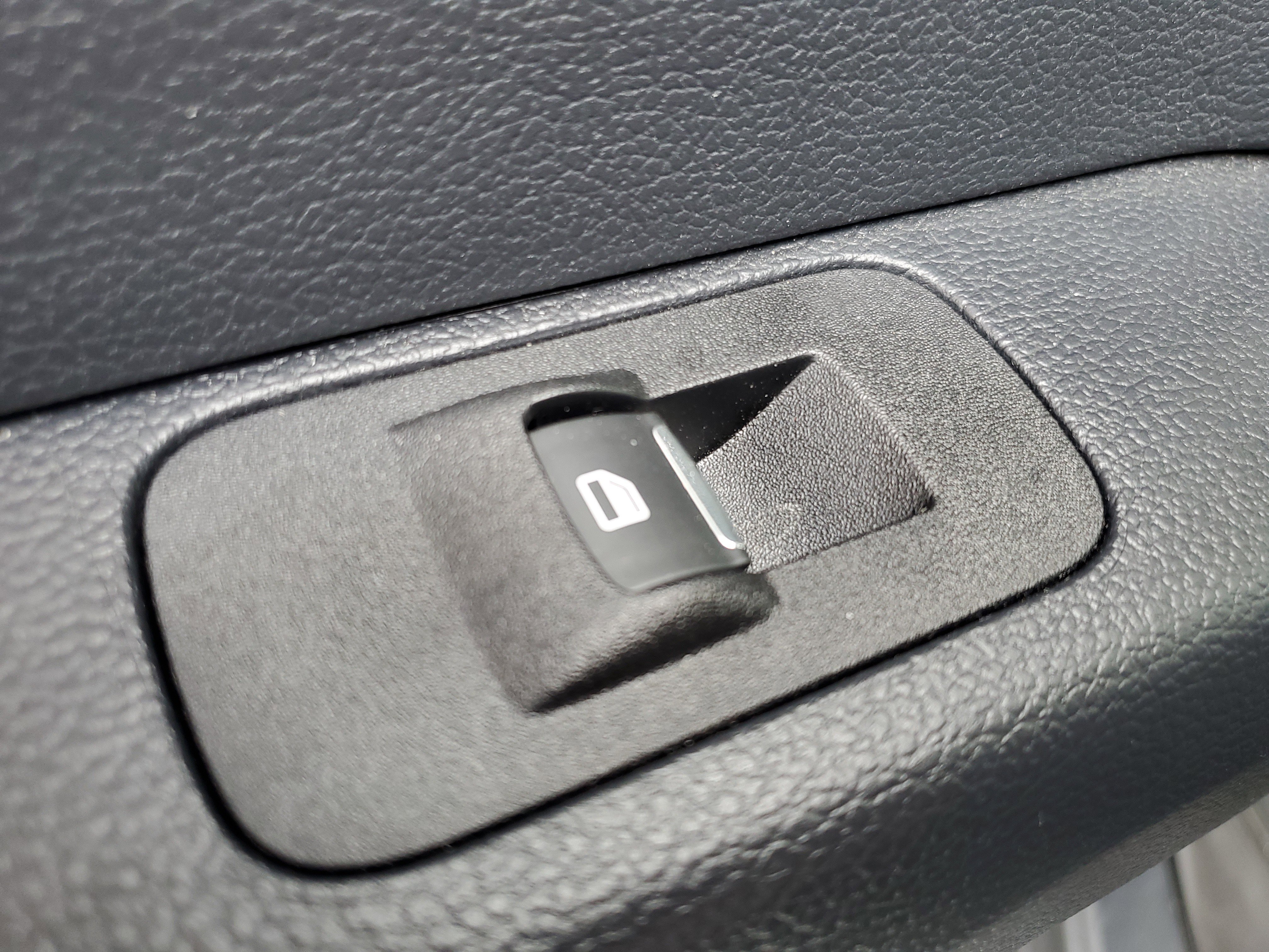 Used 2022 Ford F350 Lariat w/ Black Appearance Package AWD/4WD image 17