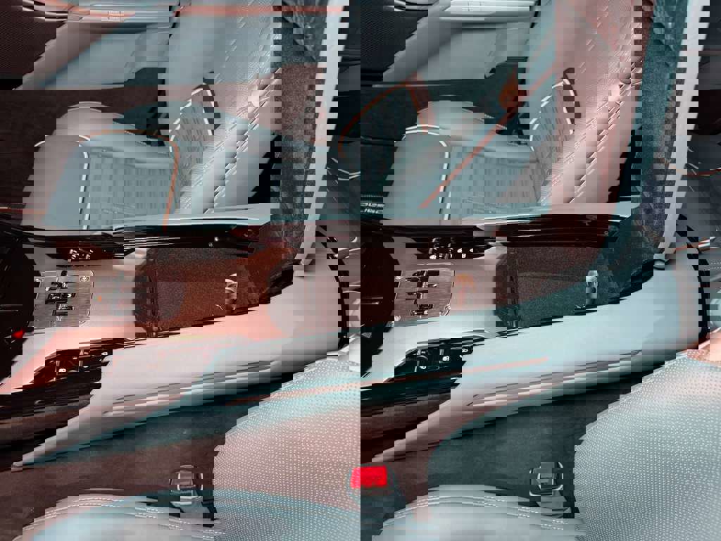 Used 2024 Ferrari Purosangue image 27