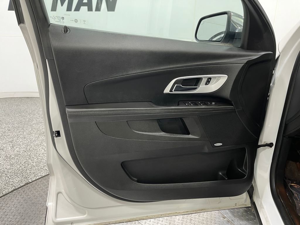 Used 2016 Chevrolet Equinox LTZ w/ Enhanced Convenience Package image 15