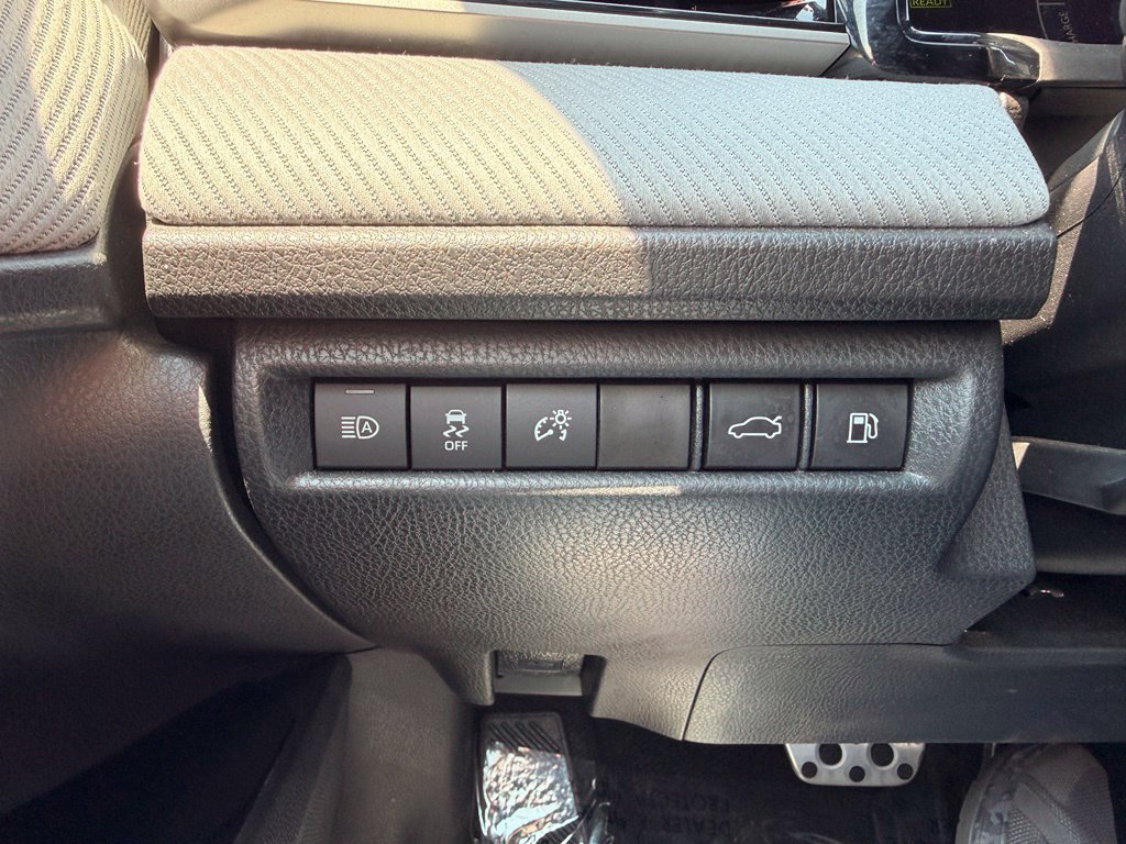 Used 2025 Toyota Camry SE AWD/4WD image 28