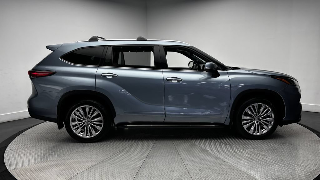 Used 2023 Toyota Highlander Platinum AWD/4WD image 46