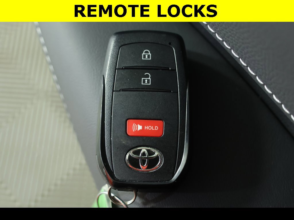 Used 2025 Toyota Corolla SE image 5